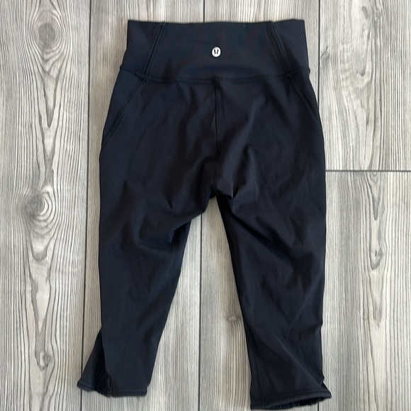 Lululemon Love Knot Crop 15” size 4 - Picture 2 of 7